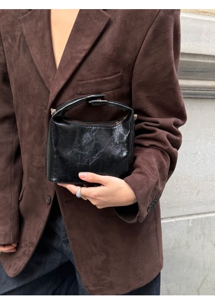 Ilot.ıstanbul | Rugan Görünümlü Parlak Siyah Baget Omuz Çantası Düz Model Retro Kol Çantası fiyatları