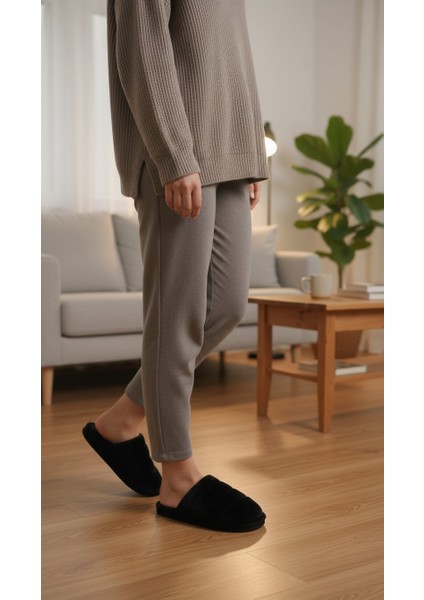 Burnu Kapalı Düz Renk Kadın Ev Terlik