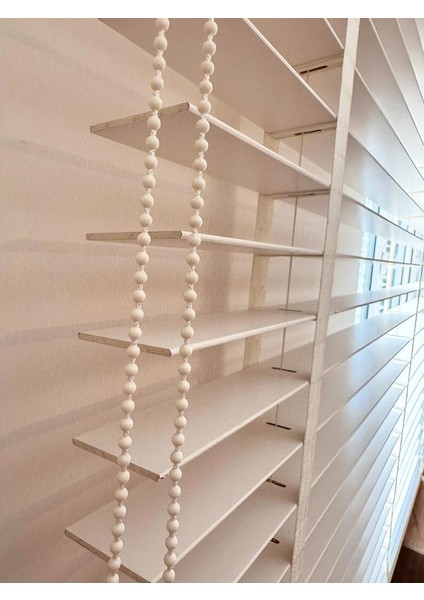 Beyaz Gerçek Ahşap Jaluzi 50MM Zincirli Redüktörlü Ithal Kurdelalı AJS1001