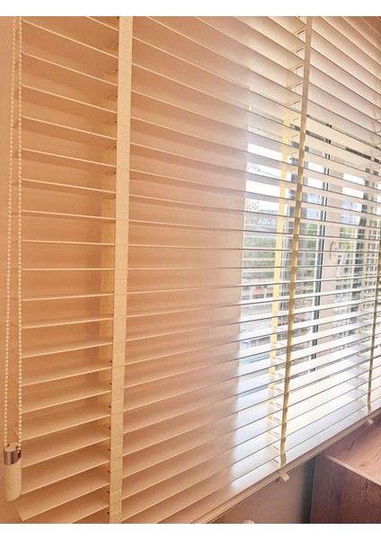 Beyaz Gerçek Ahşap Jaluzi 50MM Zincirli Redüktörlü Ithal Kurdelalı AJS1001