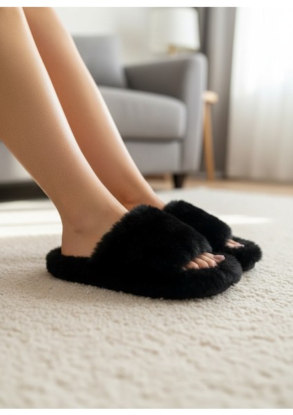 Peluş Detaylı Burnu Açık Kadın Ev Terlik