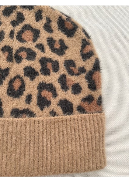 Kadın Yumuşacık Leopar Desenli Akrilik Kumaş Saçaklı Tüylü Bere – Sıcak Tutucu Kışlık Şapka modelleri