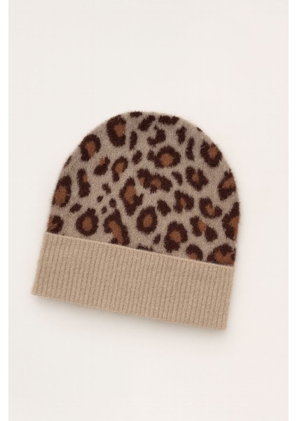 Kadın Yumuşacık Leopar Desenli Akrilik Kumaş Saçaklı Tüylü Bere – Sıcak Tutucu Kışlık Şapka