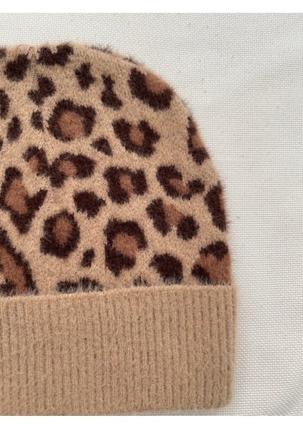 Kadın Yumuşacık Leopar Desenli Akrilik Kumaş Saçaklı Tüylü Bere – Sıcak Tutucu Kışlık Şapka modelleri