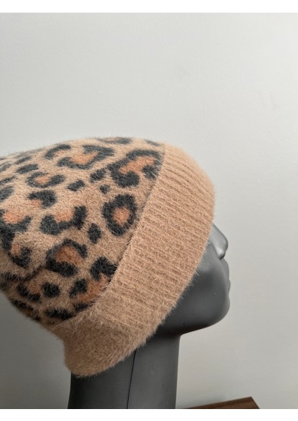 Kadın Yumuşacık Leopar Desenli Akrilik Kumaş Saçaklı Tüylü Bere – Sıcak Tutucu Kışlık Şapka modelleri