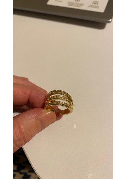 Üç Sıra Zirkon Taşlı Şeritli Tasarım Gold Çelik Yüzük