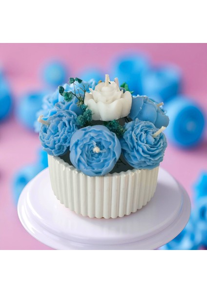 Küçük Boy Mavi–beyaz Çiçek Buketi Kokulu Vazo Mum – %100 Soya Wax – El Yapımı