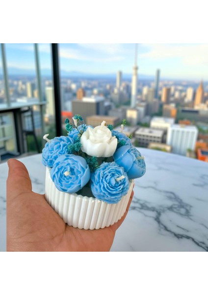 Küçük Boy Mavi–beyaz Çiçek Buketi Kokulu Vazo Mum – %100 Soya Wax – El Yapımı modelleri