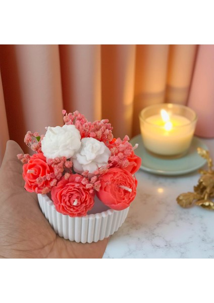 Küçük Boy Kırmızı–beyaz Çiçek Buketi Kokulu Vazo Mum – %100 Soya Wax – El Yapımı modelleri