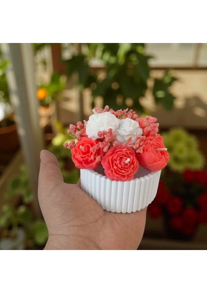 Küçük Boy Kırmızı–beyaz Çiçek Buketi Kokulu Vazo Mum – %100 Soya Wax – El Yapımı fırsatları
