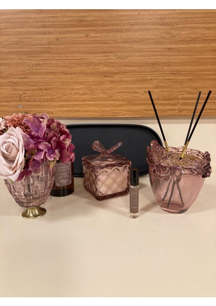 Dekoratif Koku Setimiz Deri Kaplı Tepsisi Cam Çubuklu Kokusu Kokulu Mumu Pembe Renk Arajman Çiçeği fırsatları