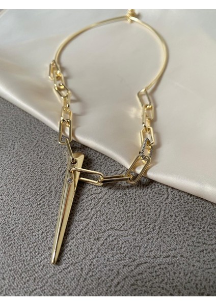 Özel Tasarım Işıltılı Zarif Modern ve Göz Alıcı Görünüm Gold Kolye