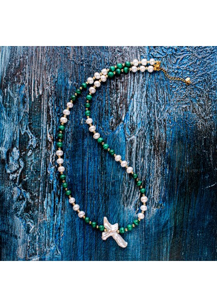 Malakit ve İnci Doğal Taş Kadın Kolye – Zarafet, Koruma ve Pozitif Enerji Takısı ‎ fiyatları