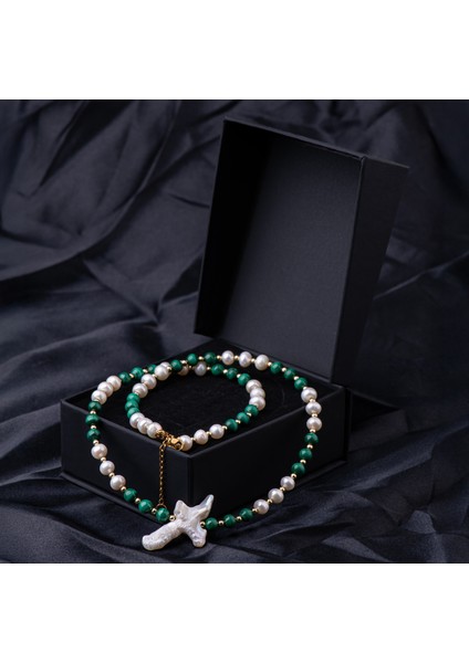 Malakit ve İnci Doğal Taş Kadın Kolye – Zarafet, Koruma ve Pozitif Enerji Takısı ‎ fırsatları