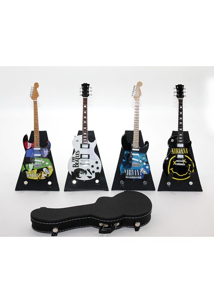 Çantalı Gitar Figürü