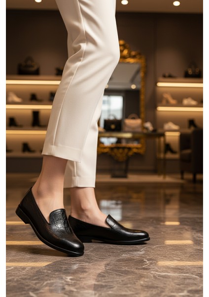 Kadın Siyah Hakiki Deri Kroko Desenli El Yapımı Loafer