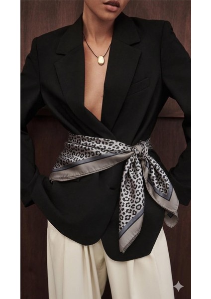 Leopar Desenli Siyah Beyaz Renkli Fular 90 x 90 fırsatları