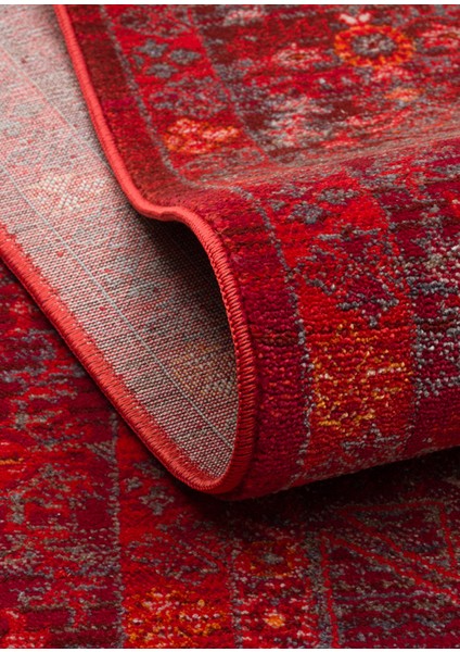 Caretta 20 Red Yumuşak Doku Vintage Eskitme Desenli Sıcak Renk Tonlarına Sahip Salon Halısı