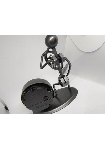 Sanat ve Zamanın Buluşması: Müzisyen Figürlü Dekoratif Metal Masa Saati fiyatları