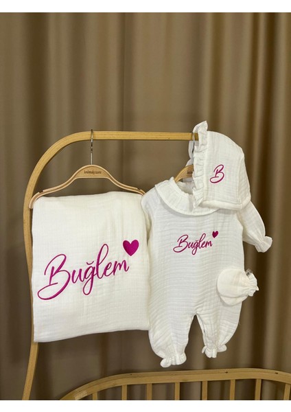 Isimli Nakışlı Müslin 4'lü Hastane Çıkış Seti - Müslin Battaniye Tulum Şapka Eldiven