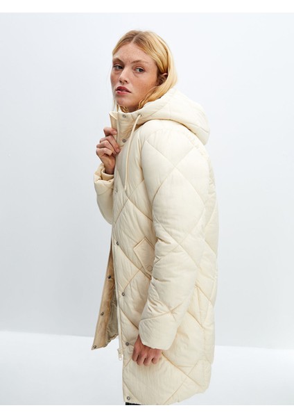Yeni Sezon Kapüşonlu Kapitone Kadın Şişme Mont