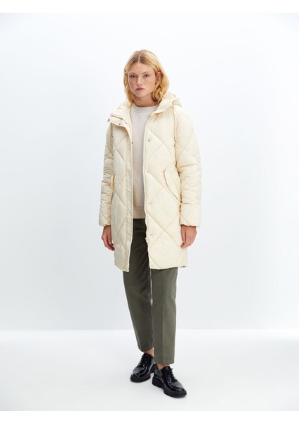 Yeni Sezon Kapüşonlu Kapitone Kadın Şişme Mont fiyatları