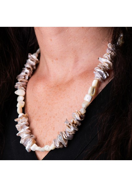 İnci ve Sedef Doğal Taş Kadın Kolye – Zarafet, Huzur ve Feminen Işıltı Kolyesi