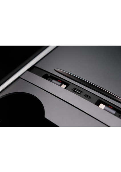 Model Y ile Uyumlu USB Type-C Şarj Çoklayıcı