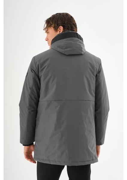 Erkek Regular Fit Kapüşonlu Fermuarlı Çok Cepli Kışlık Klasik Mont