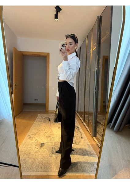 Kemer Detaylı Belden Oturtmalı Beyaz Gömlek