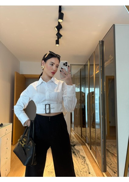 Kemer Detaylı Belden Oturtmalı Beyaz Gömlek modelleri