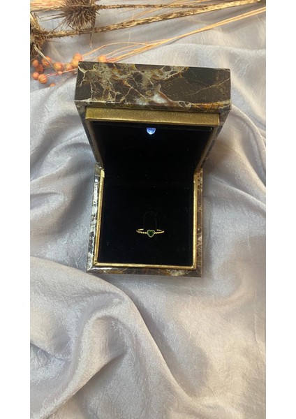 Yeşil Taşlı Minimal Kalpli Burgu Yüzük Gold Çelik fiyatları