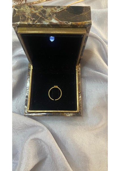 Yeşil Taşlı Minimal Kalpli Burgu Yüzük Gold Çelik modelleri