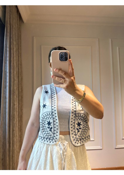 Nakışlı Yelek Krem modelleri