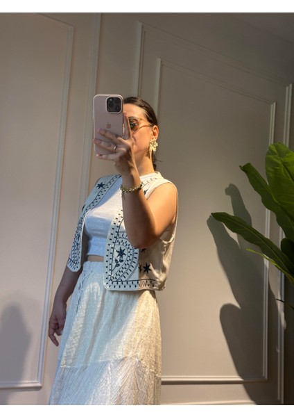 Nakışlı Yelek Krem indirimleri