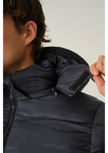 Erkek Kapüşonlu Fermuarlı Cepli Kışlık Şişme Kısa Mont