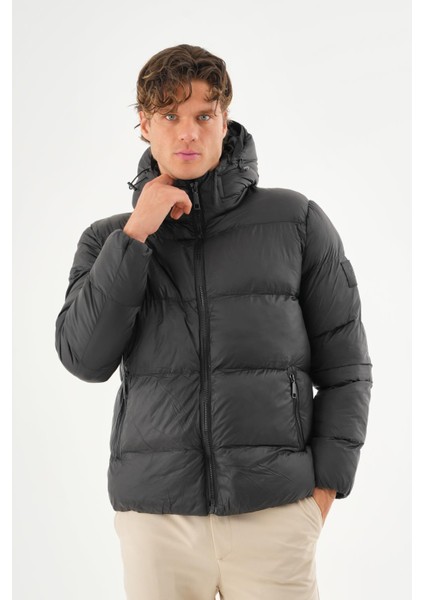 Erkek Kapüşonlu Fermuarlı Cepli Kışlık Şişme Kısa Mont