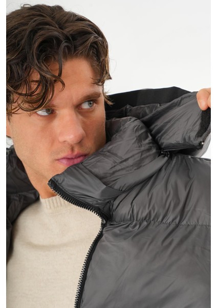 Erkek Kapüşonlu Fermuarlı Cepli Kışlık Şişme Kısa Mont