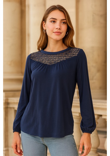 Önü Dantel Detaylı Yumuşak Esnek Kumaş Bluz