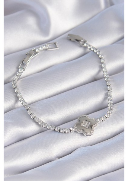 Pirinç Gümüş Renk Zirkon Taşlı Yonca Model Kadın Bileklik - TJ-BB6398