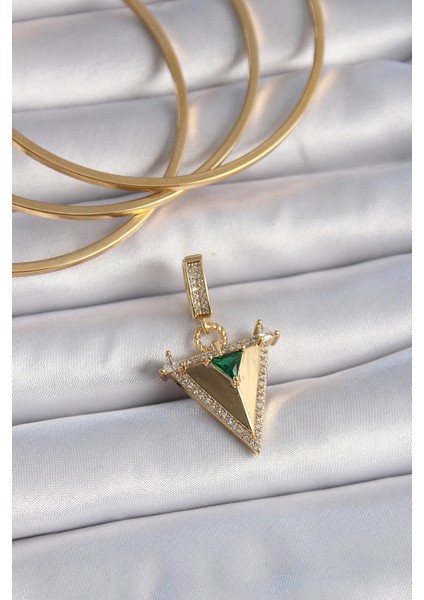 Pirinç Gold Renk Zirkon Taşlı 3D Üçgen Model Ajda Charm - TJ-BC1002