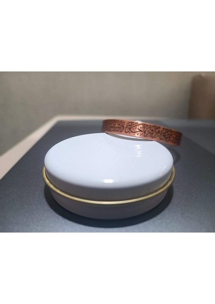 Özel Metal Kutu Da Enerji Dengeleyici Işlemeli Saf Bakır Bileklik Felak Suresi Kalın Bakır fiyatları