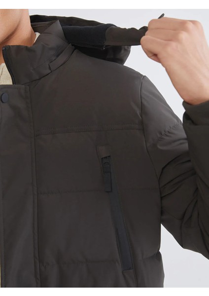 Lcwaıkıkı Classic Haki Standart Kalıp Kapüşonlu Erkek Mont fırsatları