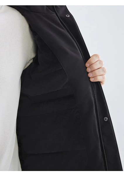 Lcwaıkıkı Classic Siyah Standart Kalıp Kapüşonlu Erkek Mont fırsatları