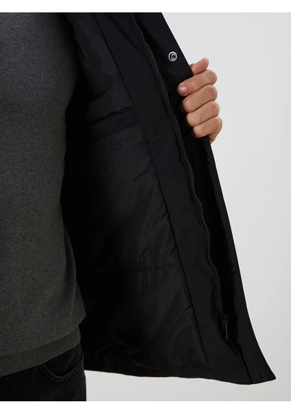 Lcwaıkıkı Classic Siyah Standart Kalıp Kapüşonlu Erkek Mont fırsatları