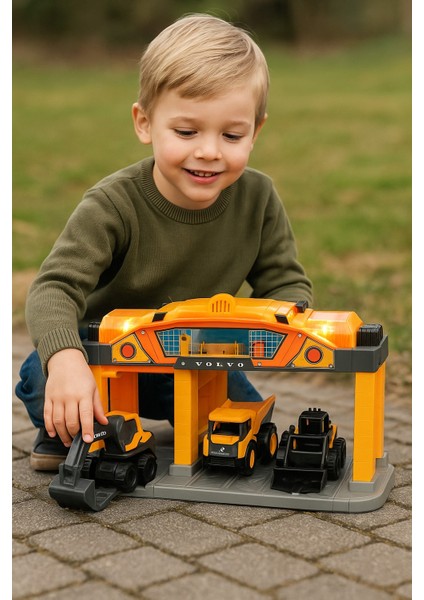 Işıklı Sesli Volvo Inşaat Istasyonu Vinçli Garajlı Ekskavatörlü Kamyonlu Oyun Seti