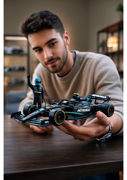 1:24 Mercedes Amg F1 W14 Diecast Model Araba George Russell 63 Pilot Figürlü Özel Seri