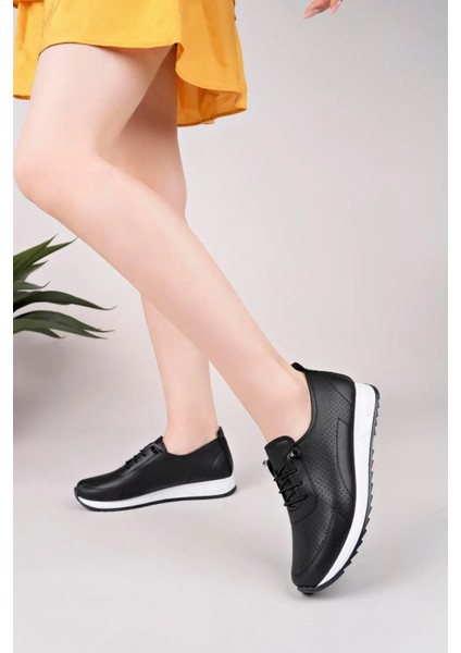 Tone Siyah Lastik Bağcıklı Ortopedik Anne Spor Ayakkabı - Dar Kalıp 1 Numara Büyük Tercih Ediniz
