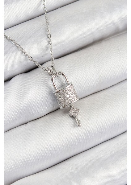 316L Çelik Zirkon Taşlı Kilit Ve Sallantılı Anahtar Model Gümüş Renk Kadın Kolye - TJ-BKO10354