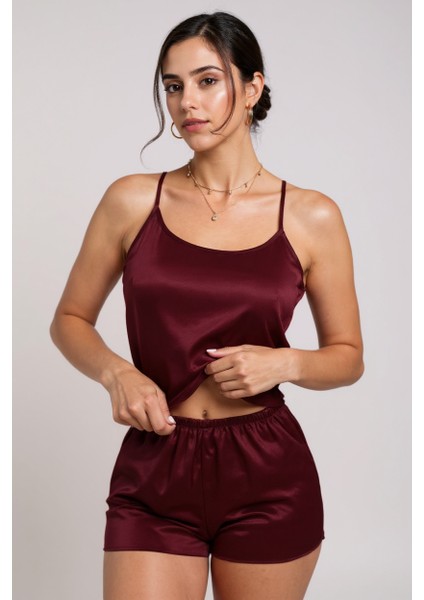 Kadın Bordo Asimetrik Sırt Dekolte Detaylı Şık Şortlu Gecelik Takım – Modern, Konforlu ve Günlük Kombinlere Uygun fırsatları